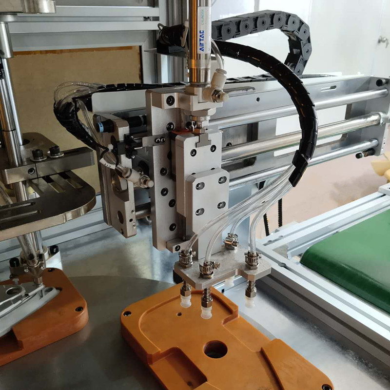 四軸伺服鎖螺絲機